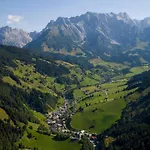 Appartement In Dienten With Ski-in Access
