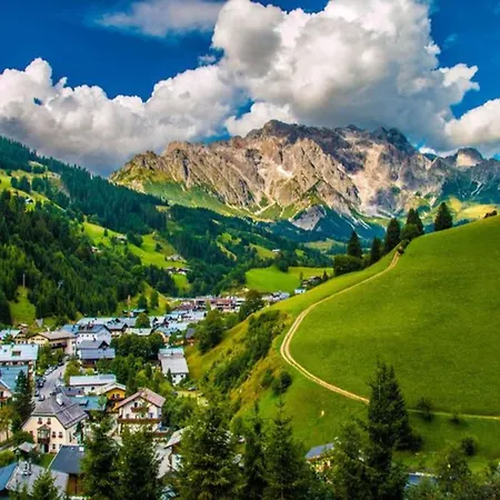 In Dienten With Ski-in Access Apartament *