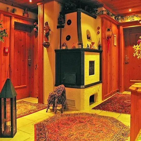 Daire In Dienten With Ski-in Access *