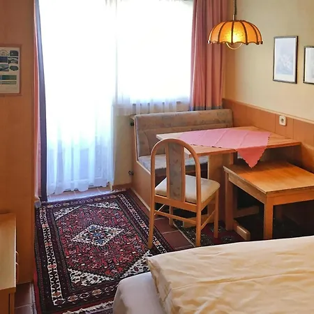 In Dienten With Ski-in Access Appartement *