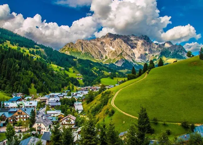 In Dienten With Ski-in Access Appartement *